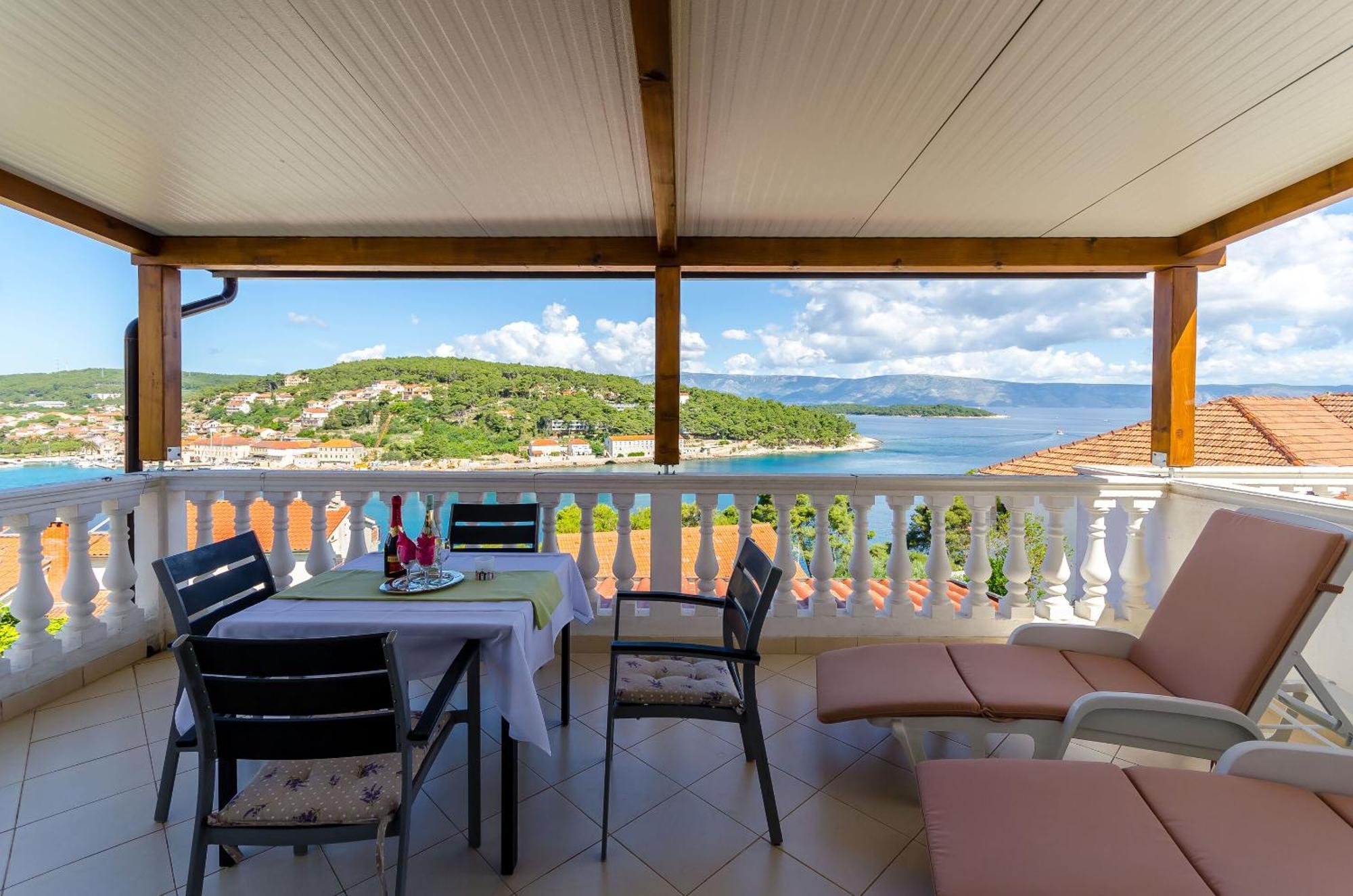 Apartments Jakov Jelsa  Εξωτερικό φωτογραφία